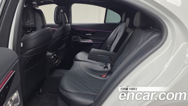 Mercedes-Benz E-Class 2024 — photo 18