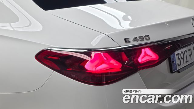 Mercedes-Benz E-Class 2024 — photo 9