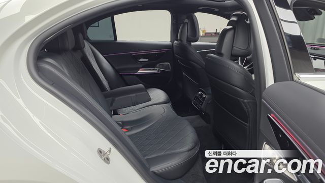Mercedes-Benz E-Class 2024 — photo 16