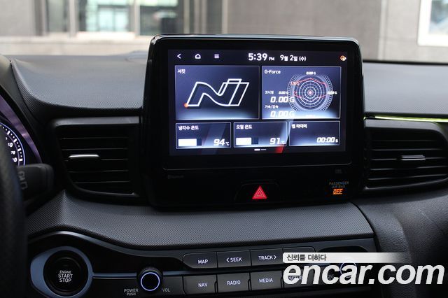 Hyundai Veloster 2021 — photo 11