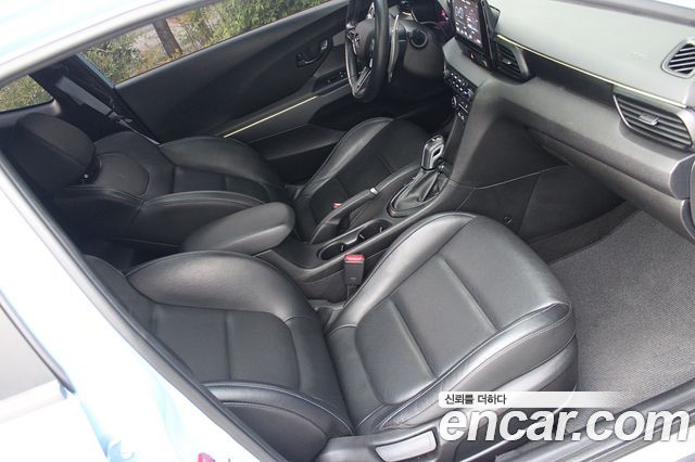 Hyundai Veloster 2021 — photo 15