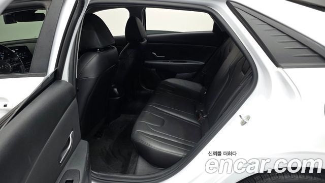 Hyundai AVANTE 2021 — photo 12