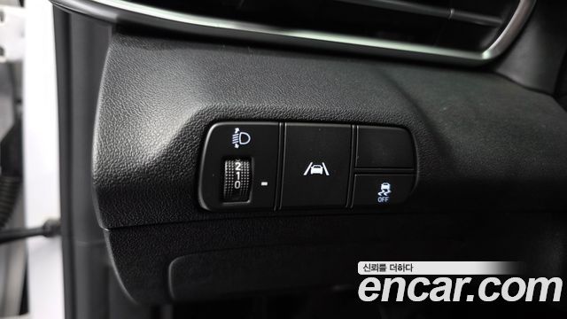 Hyundai AVANTE 2021 — photo 19