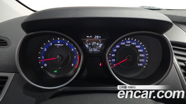 Hyundai AVANTE 2016 — photo 11
