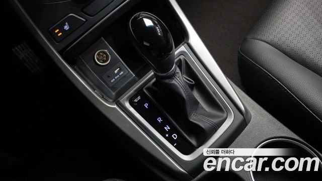 Hyundai AVANTE 2016 — photo 12
