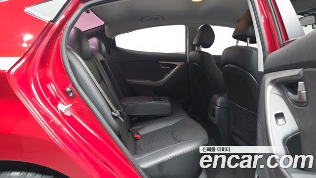 Hyundai AVANTE 2016 — photo 17