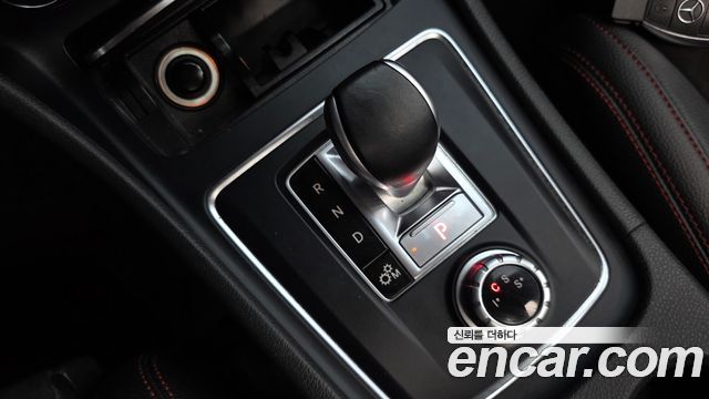 Mercedes-Benz A-Class 2018 — photo 12