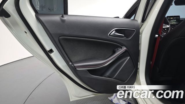 Mercedes-Benz A-Class 2018 — photo 15