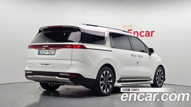 Kia Canival 2023 — photo 2