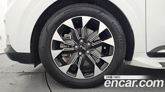 Kia Canival 2023 — photo 5