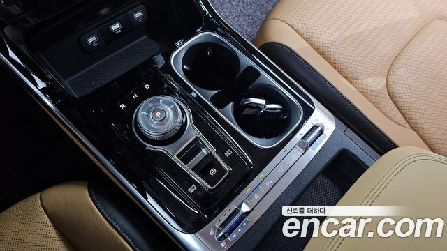 Kia Canival 2023 — photo 9
