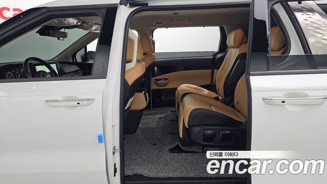 Kia Canival 2023 — photo 12