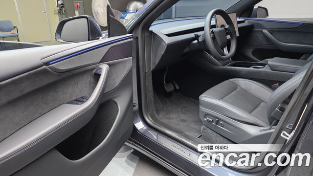 Tesla Model Y 2026 — photo 13