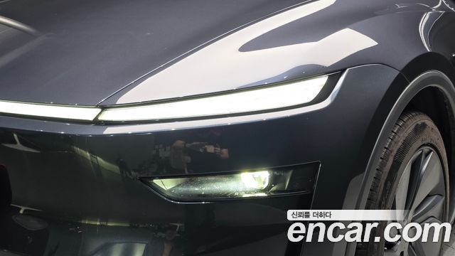 Tesla Model Y 2026 — photo 8