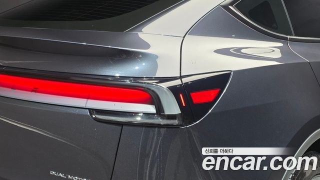 Tesla Model Y 2026 — photo 9