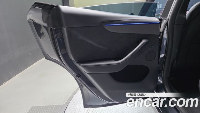 Tesla Model Y 2026 — photo 15