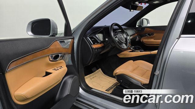 Volvo XC90 2017 — photo 10