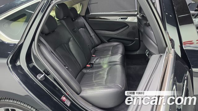 Genesis G80 2017 — photo 18