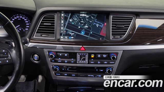 Genesis G80 2017 — photo 21