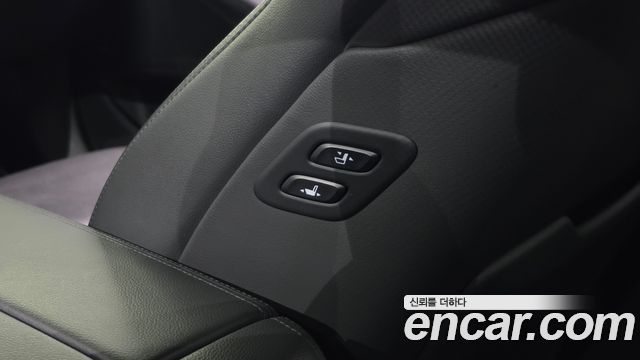 Genesis G80 2017 — photo 28