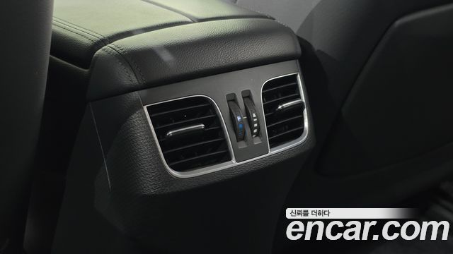 Genesis G80 2017 — photo 30