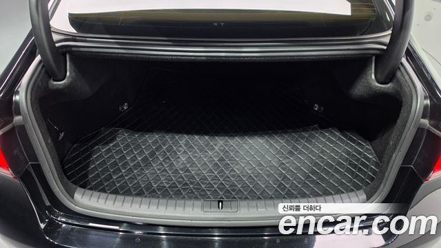 Genesis G80 2017 — photo 31