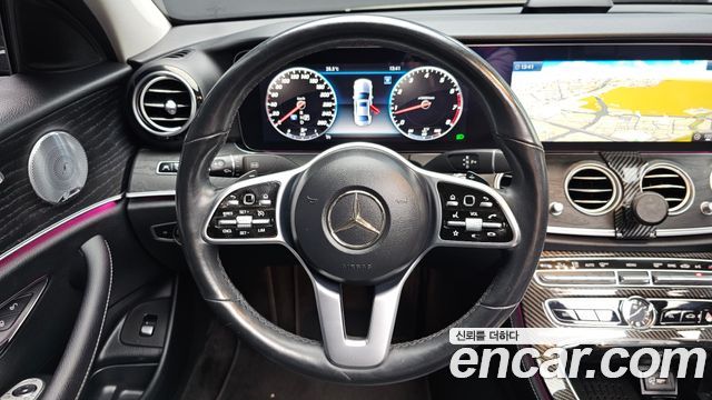 Mercedes-Benz E-Class 2019 — photo 12