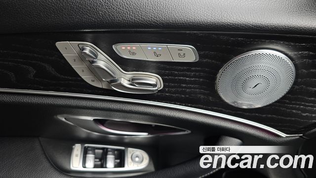 Mercedes-Benz E-Class 2019 — photo 17