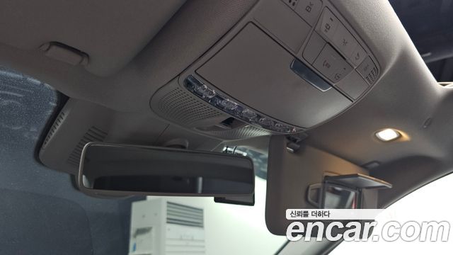 Mercedes-Benz E-Class 2019 — photo 18
