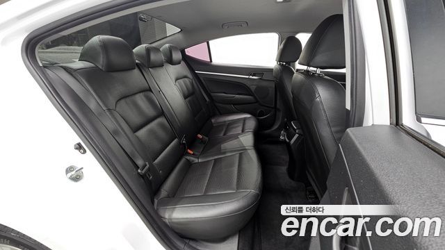 Hyundai AVANTE 2020 — photo 17