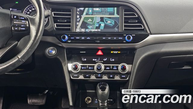 Hyundai AVANTE 2020 — photo 24