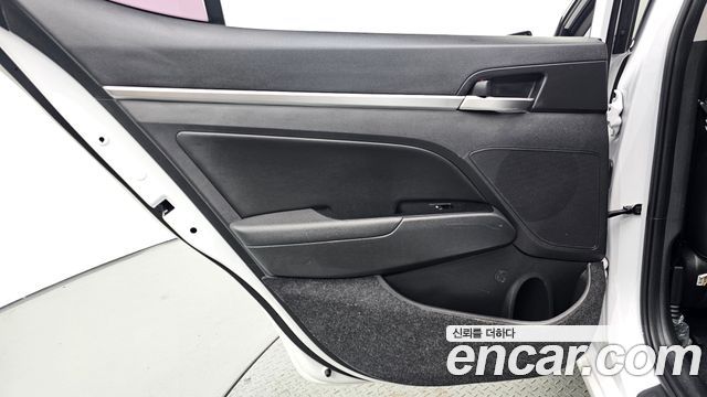 Hyundai AVANTE 2020 — photo 15