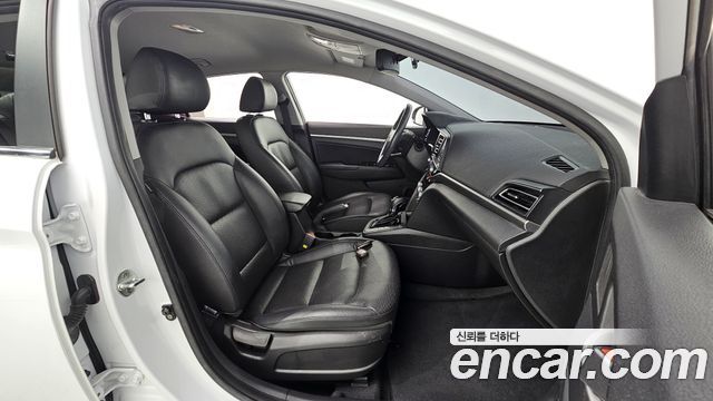 Hyundai AVANTE 2020 — photo 16