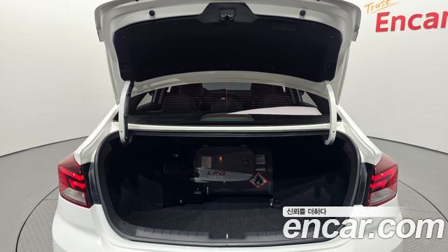 Hyundai AVANTE 2020 — photo 31