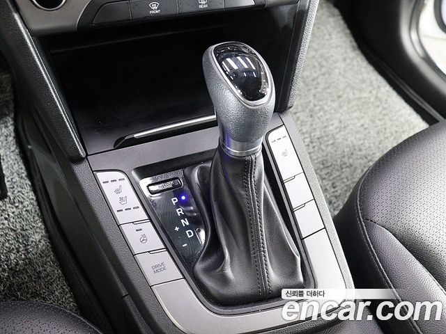Hyundai AVANTE 2018 — photo 9