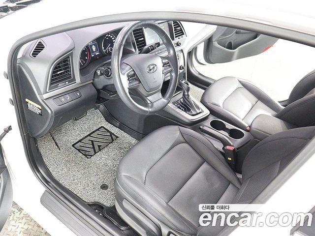 Hyundai AVANTE 2018 — photo 10