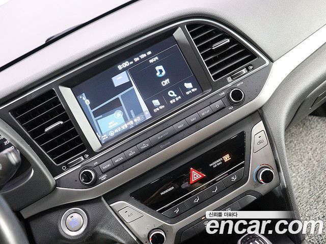 Hyundai AVANTE 2018 — photo 14