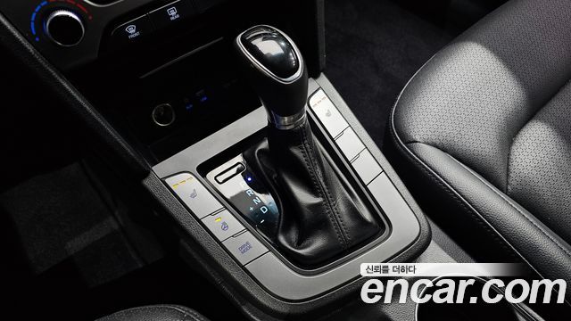 Hyundai AVANTE 2016 — photo 12