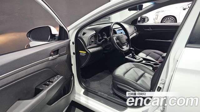 Hyundai AVANTE 2016 — photo 13