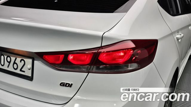 Hyundai AVANTE 2016 — photo 9