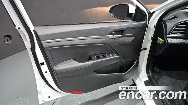 Hyundai AVANTE 2016 — photo 14
