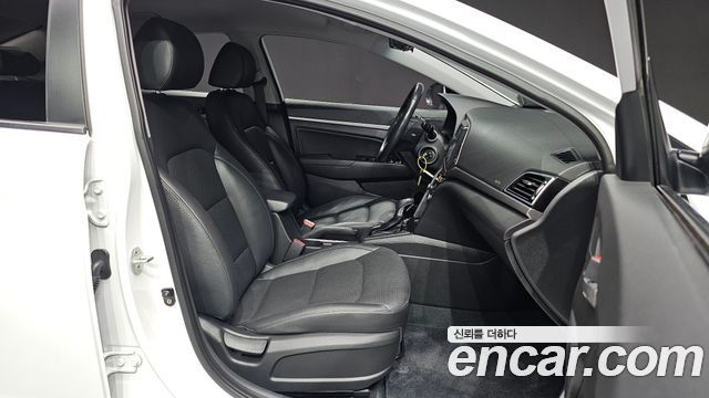 Hyundai AVANTE 2016 — photo 16