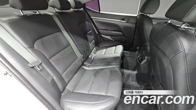 Hyundai AVANTE 2016 — photo 30