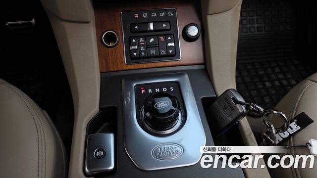 Land Rover Discovery 2015 — photo 9