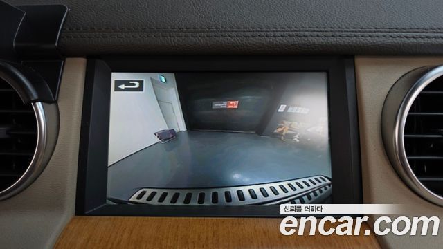 Land Rover Discovery 2015 — photo 16