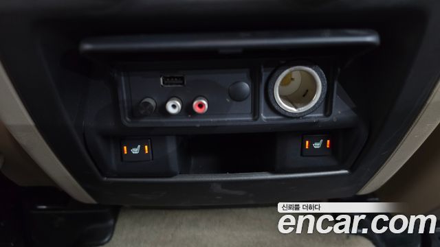 Land Rover Discovery 2015 — photo 18