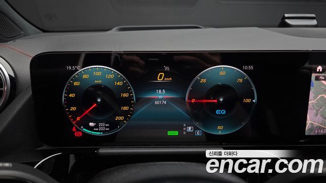 Mercedes-Benz EQA 2022 — photo 11