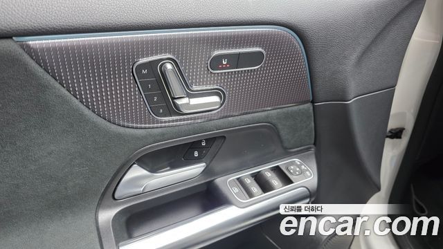 Mercedes-Benz EQA 2022 — photo 24