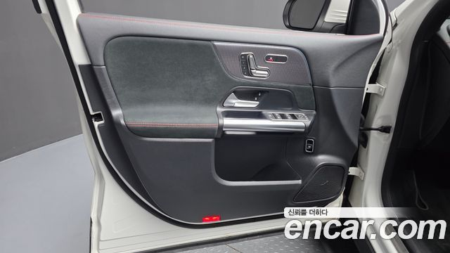 Mercedes-Benz EQA 2022 — photo 14