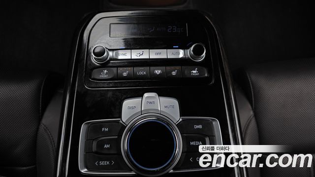 Genesis G90 2019 — photo 19